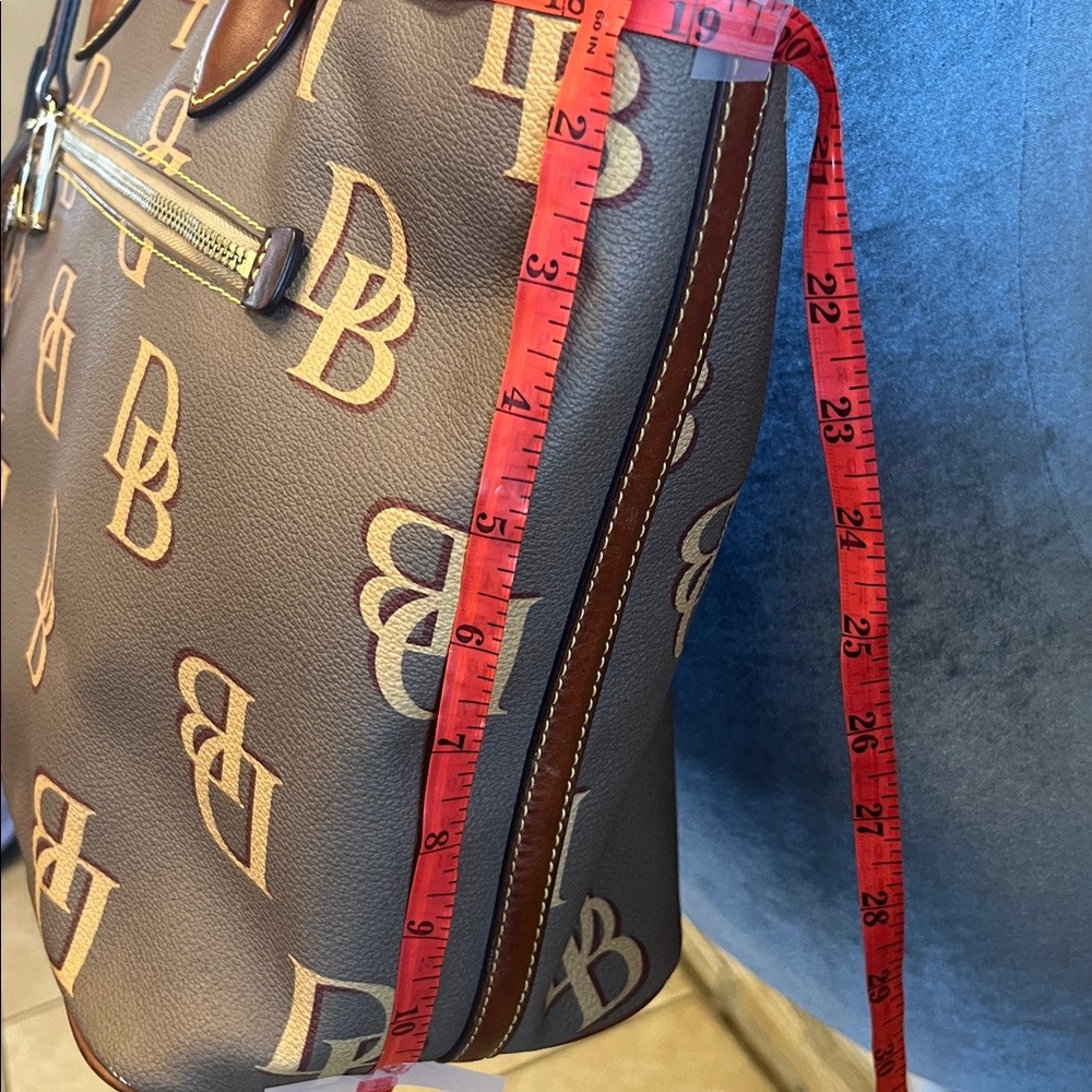 Dooney & Bourke Elegant Brown and Tan woman’s - Picture 10 of 16